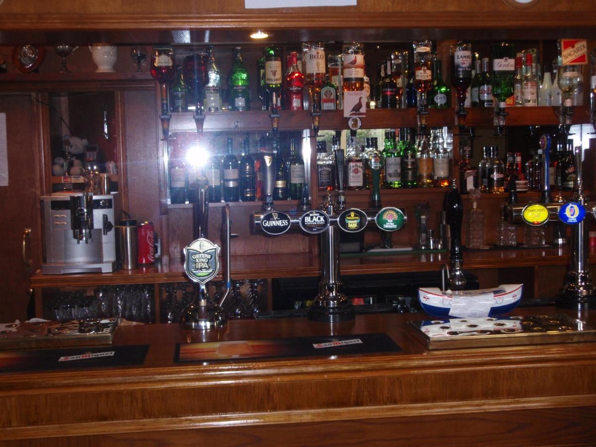 The Flask Inn Робин-Худс-Бей Экстерьер фото